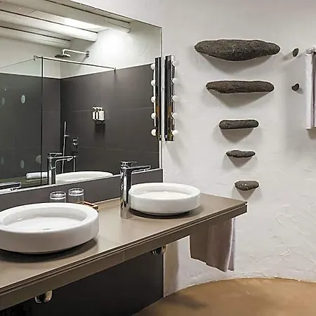 Kamezi Boutique Villa *