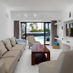 וילה Kamezi Boutique